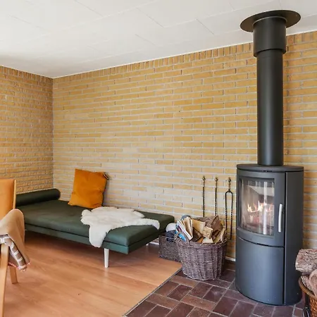 3 Bedroom In Holiday home